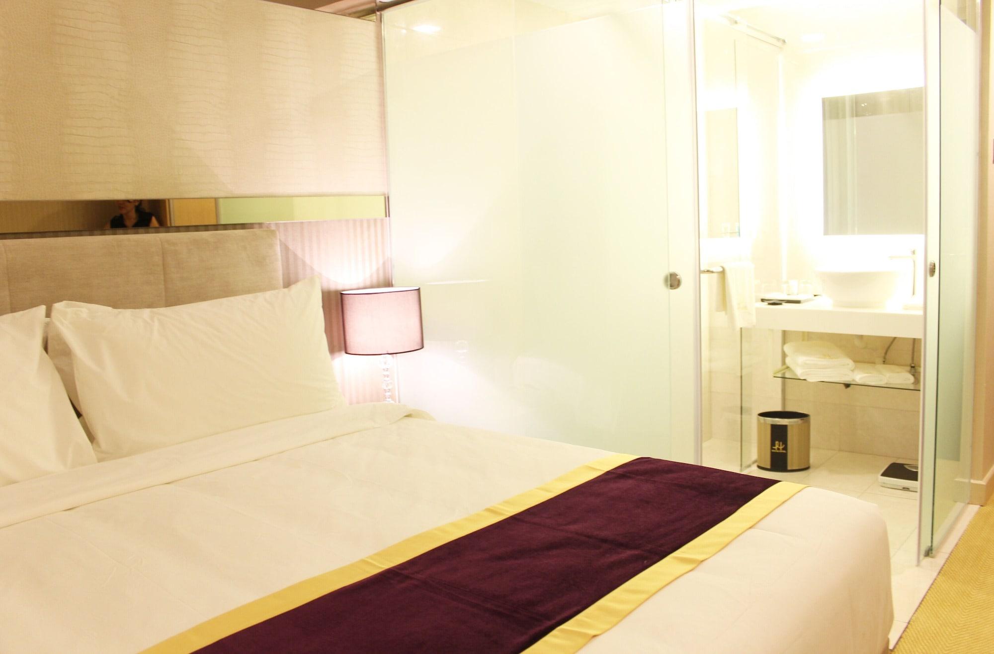 Bryqs Hotel Куала Лумпур Екстериор снимка