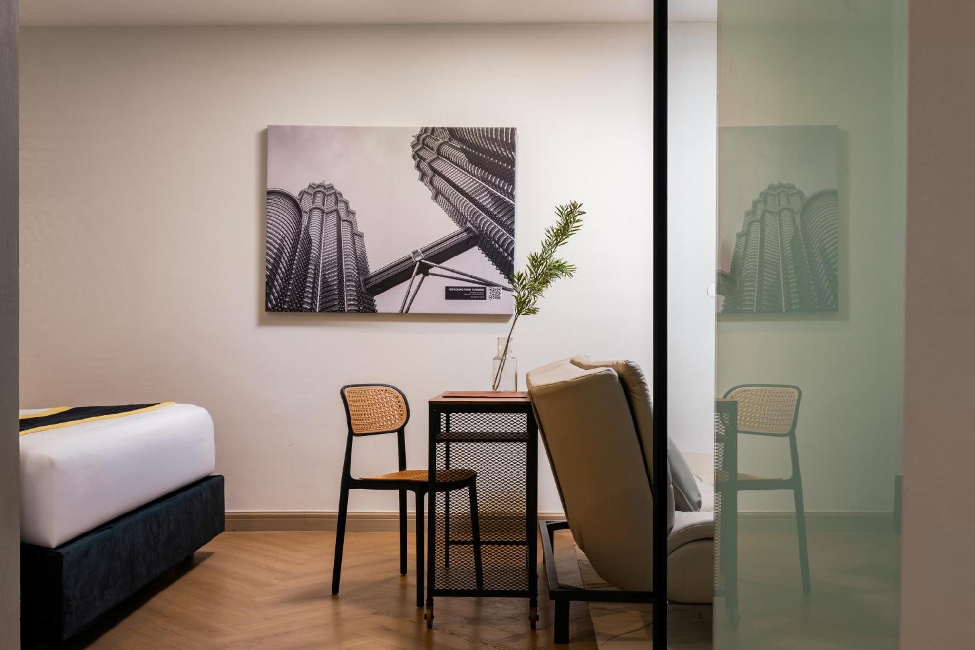 Bryqs Hotel Куала Лумпур Екстериор снимка