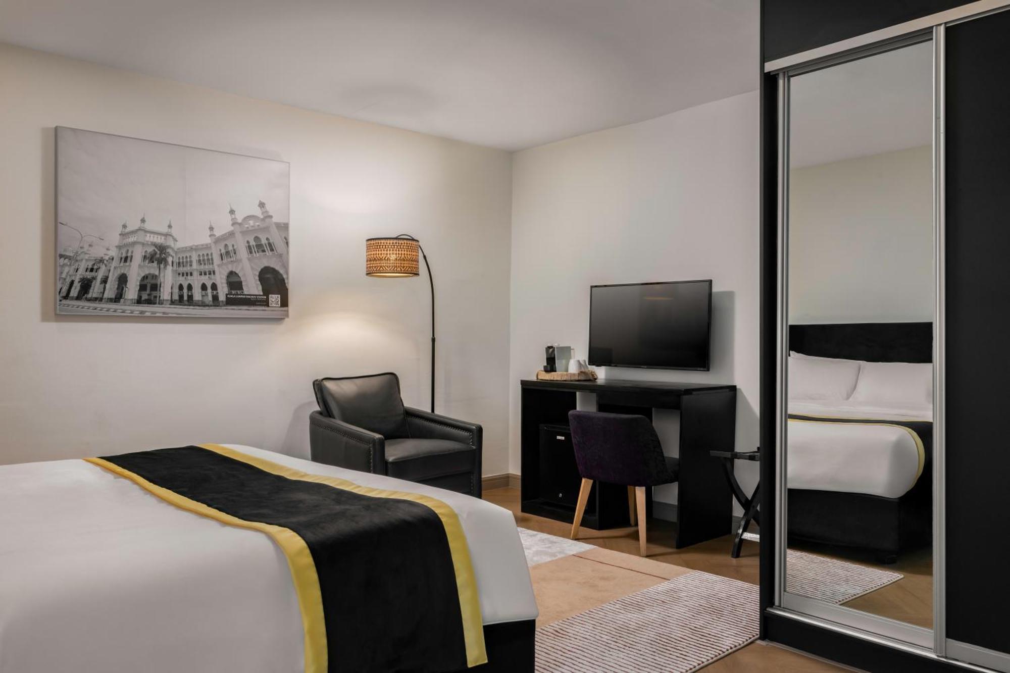 Bryqs Hotel Куала Лумпур Екстериор снимка