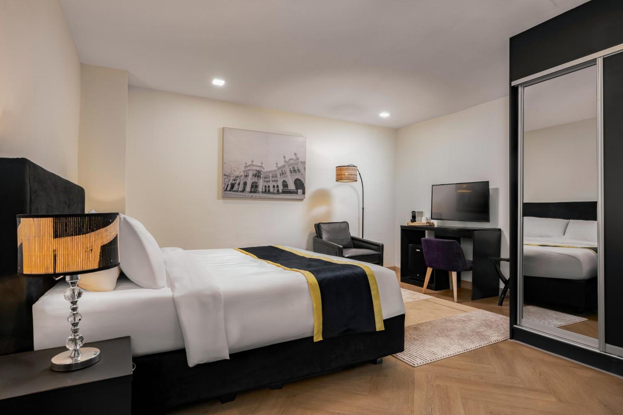 Bryqs Hotel Куала Лумпур Екстериор снимка